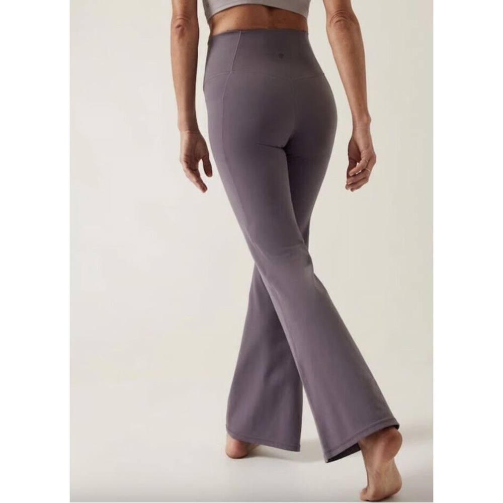 Athleta Women's Salutation Stash Flare Pant Size X-Small Dusk Violet